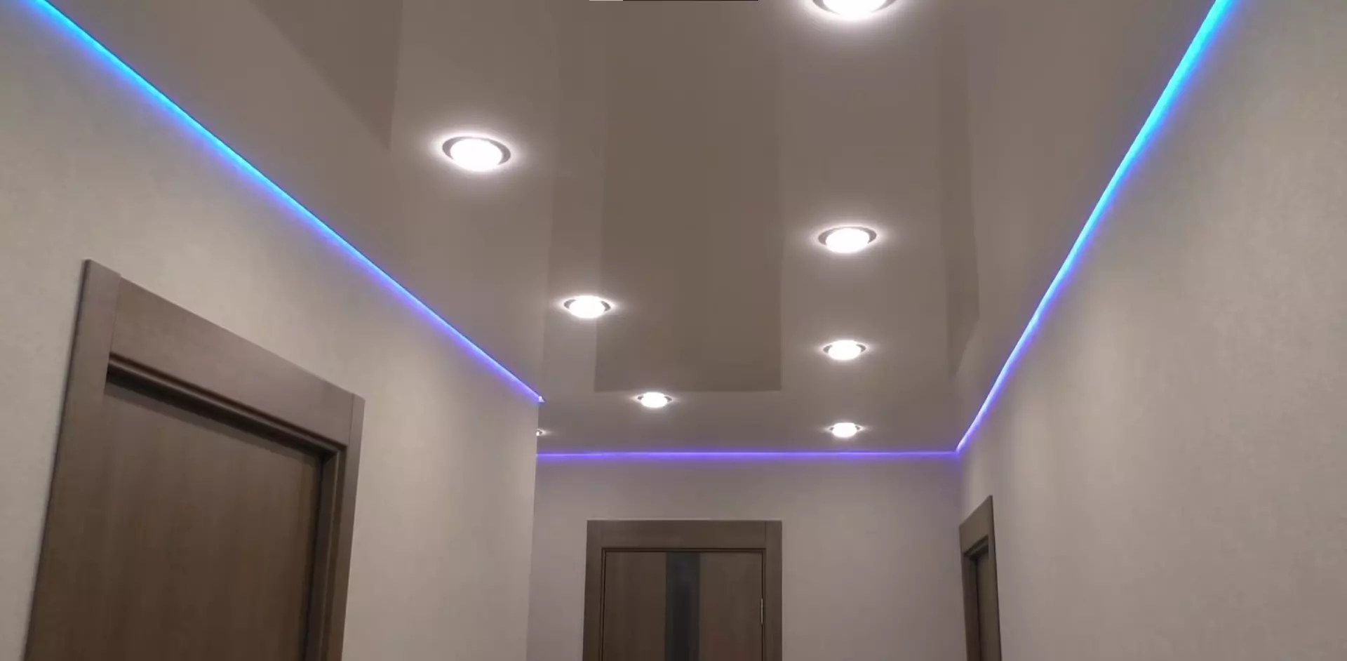 Глянцевый парящий натяжной потолок