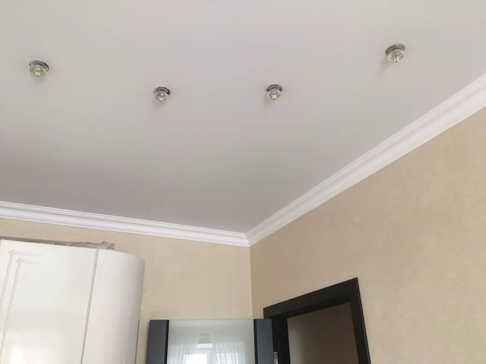 Матовый натяжной потолок в квартиру — Якутск, улица Дзержинского, 16/4, фото 1